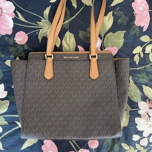 Michael Kors Handbag with shoulder straps